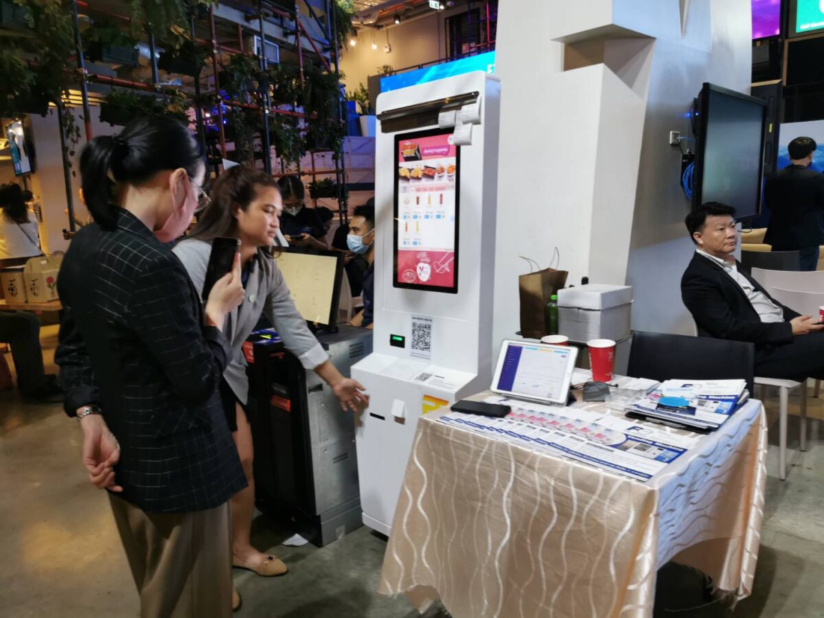 224036 224036 ตู้ Kiosk Ordering ออกบูธประชุมกลุ่มสภาอุตสาหกรรมเทคโนโลยี