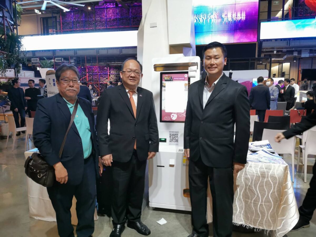224057 224057 ตู้ Kiosk Ordering ออกบูธประชุมกลุ่มสภาอุตสาหกรรมเทคโนโลยี