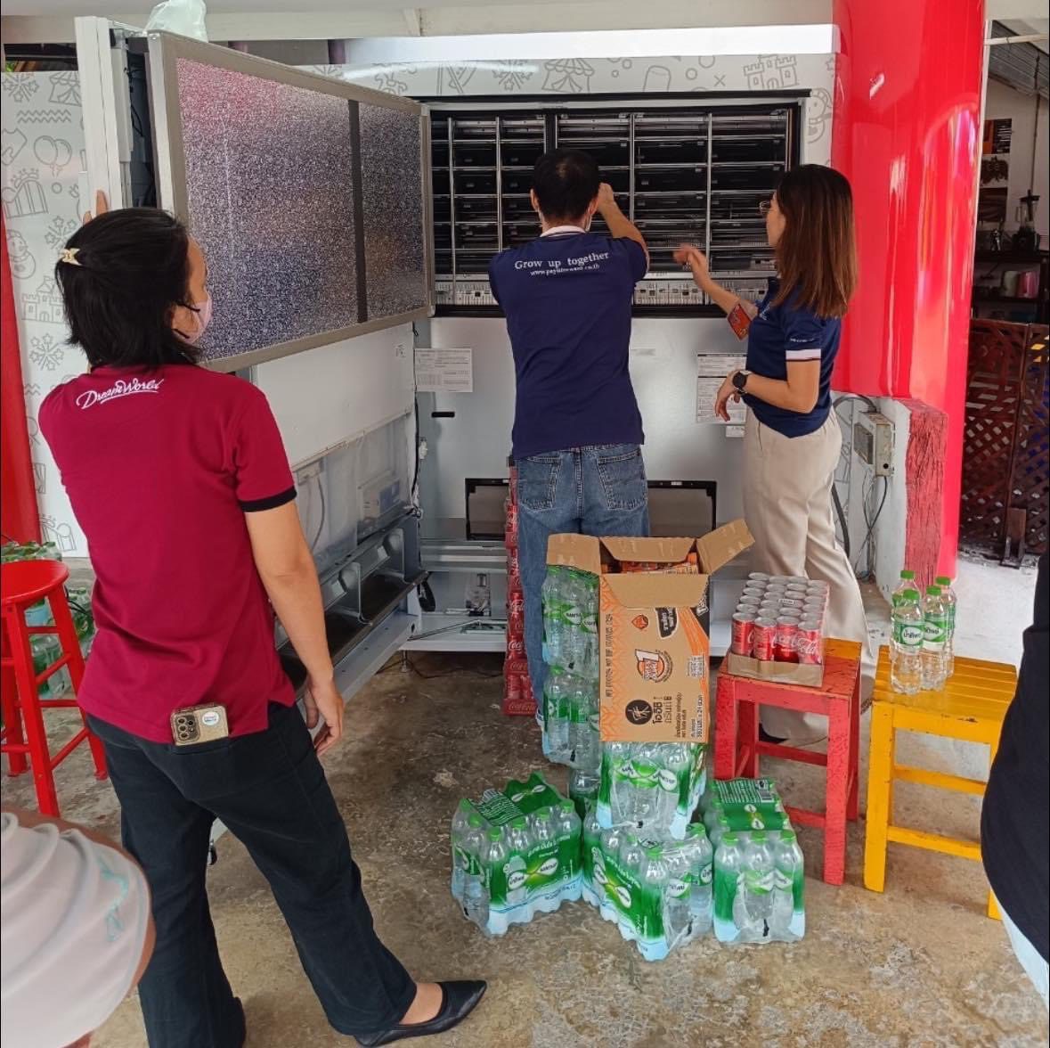 ตู้จำหน่ายเครื่องดื่มอัตโนมัติ Japan Vending machine Fuji ขายเครื่องดื่มขวดแก้ว ขวดพลาสติก กระป๋อง เล็กใหญ่ สูงสุด 500ml. ขวดกลม (Refurbished) ตู้จำหน่ายเครื่องดื่มอัตโนมัติ