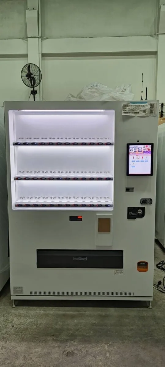 ตู้จำหน่ายเครื่องดื่มอัตโนมัติ Japan Vending machine Fuji ขายเครื่องดื่มขวดแก้ว ขวดพลาสติก กระป๋อง เล็กใหญ่ สูงสุด 500ml. ขวดกลม (Refurbished) ตู้จำหน่ายเครื่องดื่มอัตโนมัติ Japan Vending machine Fuji ขายเครื่องดื่มขวดแก้ว ขวดพลาสติก กระป๋อง เล็กใหญ่ สูงสุด 500ml. ขวดกลม (Refurbished) - Image 4