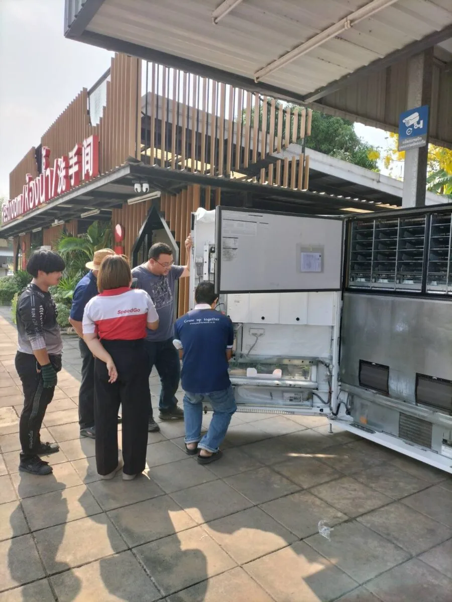 ตู้จำหน่ายเครื่องดื่มอัตโนมัติ Japan Vending machine Fuji ขายเครื่องดื่มขวดแก้ว ขวดพลาสติก กระป๋อง เล็กใหญ่ สูงสุด 500ml. ขวดกลม (Refurbished) ตู้จำหน่ายเครื่องดื่มอัตโนมัติ Japan Vending machine Fuji ขายเครื่องดื่มขวดแก้ว ขวดพลาสติก กระป๋อง เล็กใหญ่ สูงสุด 500ml. ขวดกลม (Refurbished) - Image 12