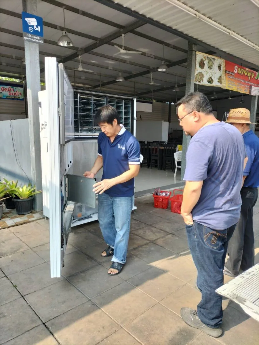 ตู้จำหน่ายเครื่องดื่มอัตโนมัติ Japan Vending machine Fuji ขายเครื่องดื่มขวดแก้ว ขวดพลาสติก กระป๋อง เล็กใหญ่ สูงสุด 500ml. ขวดกลม (Refurbished) ตู้จำหน่ายเครื่องดื่มอัตโนมัติ Japan Vending machine Fuji ขายเครื่องดื่มขวดแก้ว ขวดพลาสติก กระป๋อง เล็กใหญ่ สูงสุด 500ml. ขวดกลม (Refurbished) - Image 11